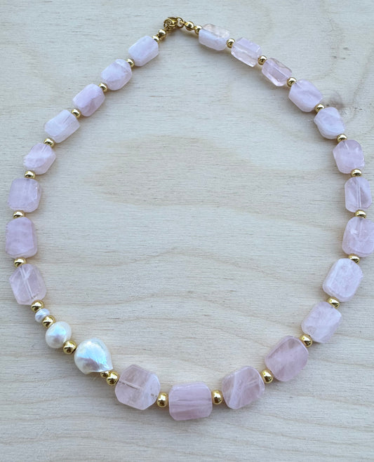 Elegant Pearl and Rose Quartz Necklace – Stainless Steel Accents